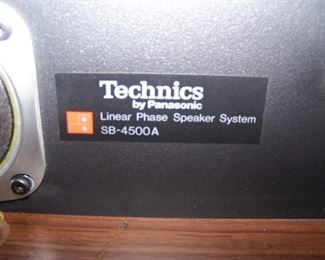 DETAIL OF LABEL OF TECHNICS SPEAKER