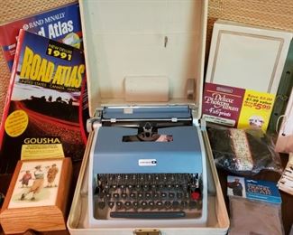 Underwood 21 typewriter, case and typewriter marked Made in Italy