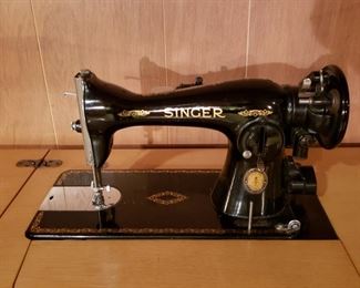 Wonderful Singer sewing machine in an Art Deco blonde wood cabinet in pristine condition with all the parts