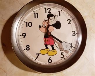 Welby by Elgin electric Mickey Mouse wall clock