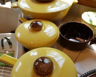 Hull pottery kitchenware