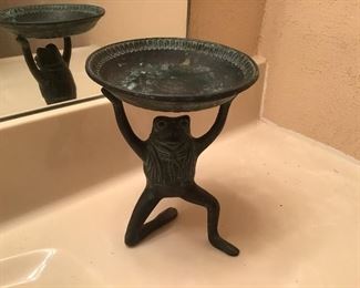 Frog soap dish