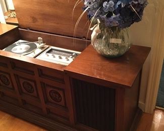 large phonograph/stereo - sounds beautiful