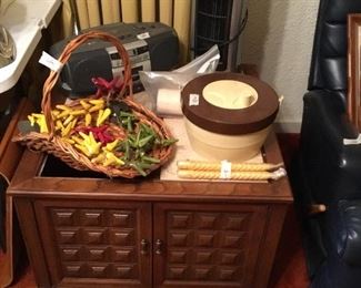 Coffee/end table plus other items