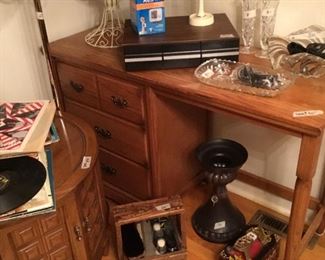 Desk and more ladies hats