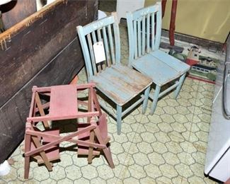 277. Set of Three 3 Solid Wood Chairs and Stand