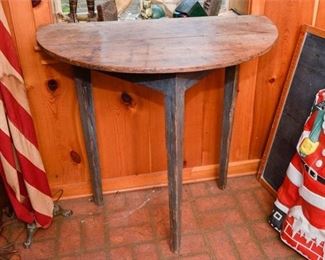 285. Vintage Wooden Country Style Side Table