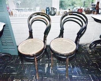 287. Lovely Pair Vintage Antique Bent Wood Art Nouveau Cafe Side Chairs