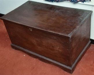 142. Nice Antique Figured Oak BlanketStorage Chest