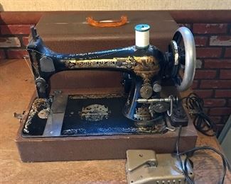Singer sewing machine with case.