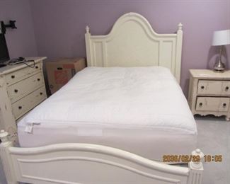 LEXINGTON GIRLS BEDROOM  FURNITURE