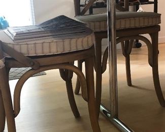 MODERN WHITE TABLE TOP WITH CHROME LEGS