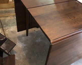 Drop leaf table with 3 additional leafs