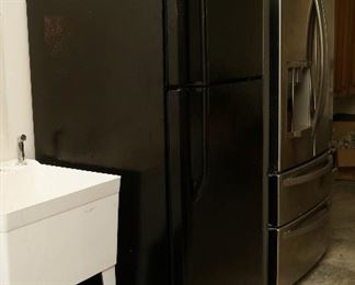 Frigidaire 18 CuFt Refrigerator