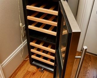 Koldfront Thermoelectric Wine Cooler