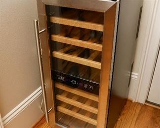 Koldfront Thermoelectric Wine Cooler