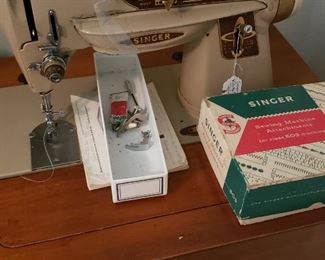 Singer sewing machine, sewing accessories