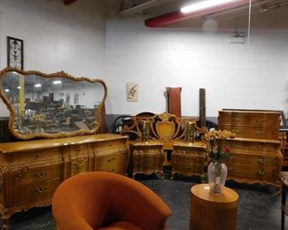 Union 6 pc French Provincial solid wood carmel colored bedroom set