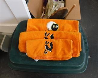 Assorted Halloween towels 7 wah cloths