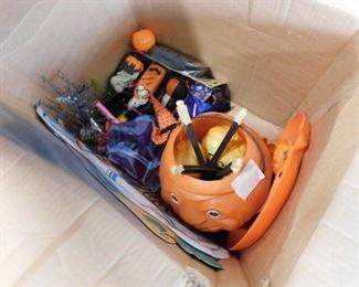 Assorted Halloween blow molds & decor