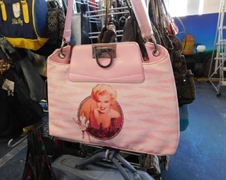 Marilyn Monroe NYC 7 Year Itch pink purse with rhinestones 