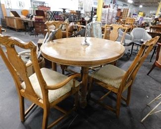 Solid Oak round dining room table with leaf & 4 chippendale style chairs (2) Arm (2) side