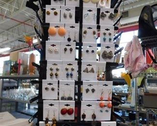 Assorted earrings some sterling 925, gold plated 925 & 14k