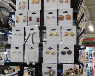 Assorted earrings some sterling 925, gold plated 925 & 14k