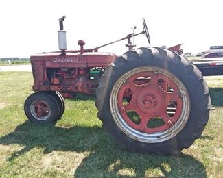 IH Farmall H Tractor