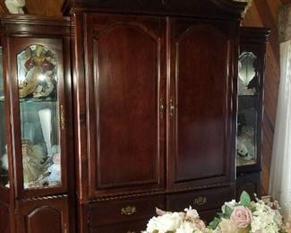 Large Entertainment/Display Center