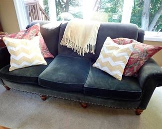 HOBNAIL SOFA WOOD TURNED LEGS