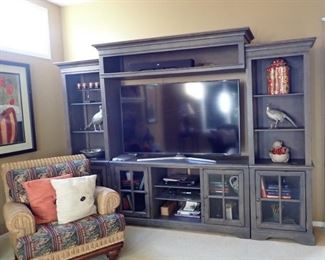 SUPERB ENTERTAINMENT CENTER / COME IN SECTIONS FOR EASY TRANSPORT