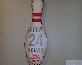 METAL BOWLING BALL PIN WALL DECOR