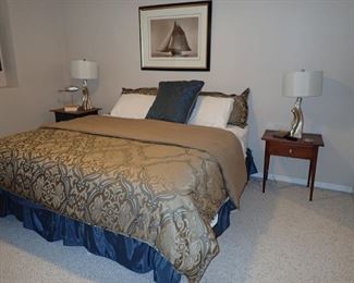 KING BED AND BEDDING / END TABLES / LAMPS