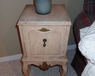 ONE DOOR CHEST