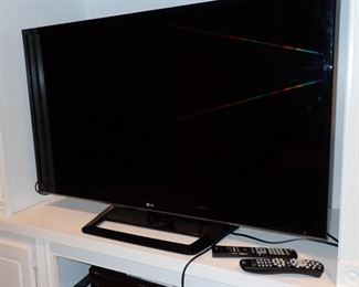 LARGE SCREEN TV