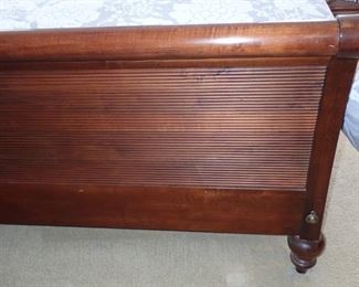 SLEIGH BED WITH RIDGE DETAILS / WITH TURNED LEGS / KING SIZE