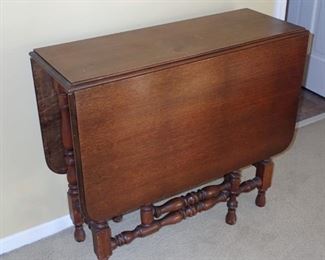 ANTIQUE GATE LEG TABLE