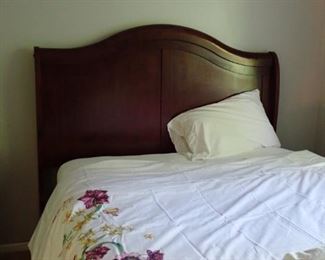 HEAD BOARD / MATTRESS AND FRAME