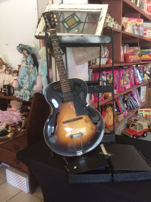 1972 ES 125 Gibson Guitar in excellent condition. 
We Ship Nationwide & International
Call  832-316-3954
Shipping and Handling Charges May Apply
We accept MasterCard & Visa