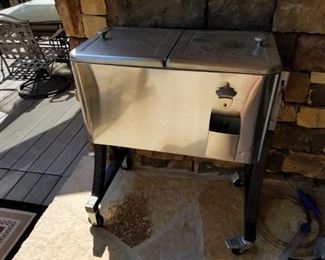 Stainless cooler on legs
