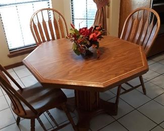 Table and 3 chairs 