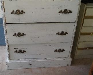 chippy chest of drawers