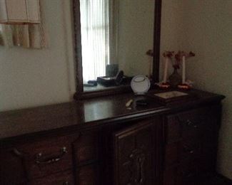 dresser w/mirror