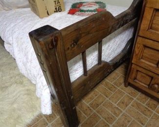 footboard on twin beds