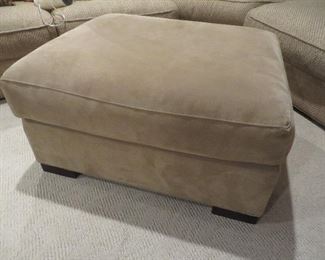 Sectional Sofa & Ottoman
Crate & Barrel
