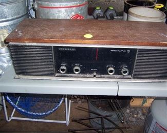 ANTIQUE RADIO