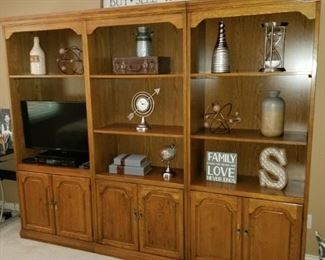 Entertainment wall unit