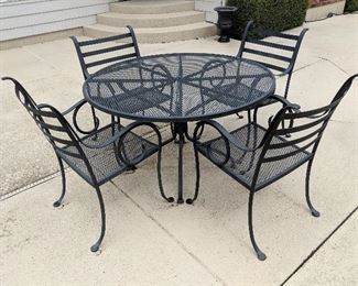outdoor patio table and chairs 