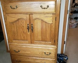 Wardrobe/armoire